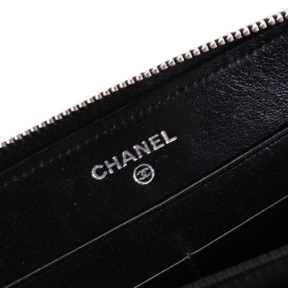 Chanel Zip-Around Wallet in Black Leather with CC Logo - Picture 3 of 8